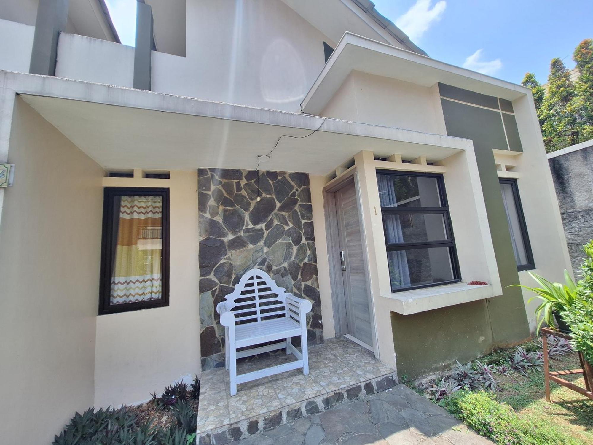 Urbanview Hotel Inkoppabri Cisarua Puncak Экстерьер фото