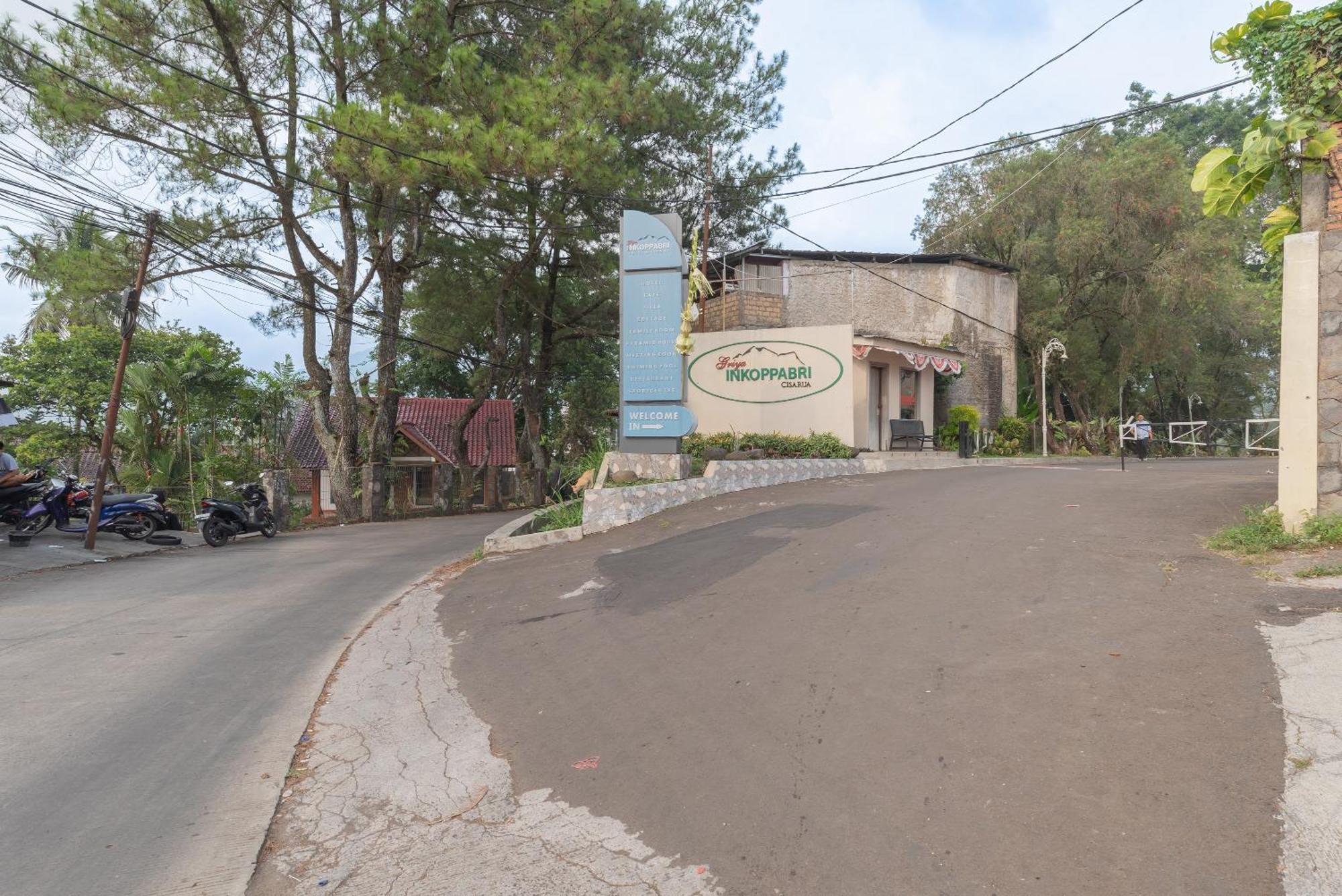 Urbanview Hotel Inkoppabri Cisarua Puncak Экстерьер фото
